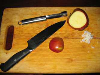 Making Apple-sushi for my hamster Lucy.