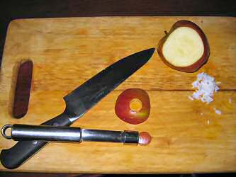 Making Apple-sushi for my hamster Lucy.