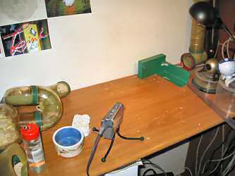 Making Apple-sushi for my hamster Lucy.