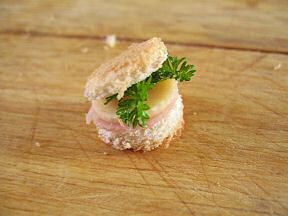 Micro-Cheeseburger for your hamster.