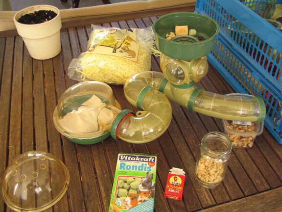 A nice clean bedroom for my hamster Lucy.