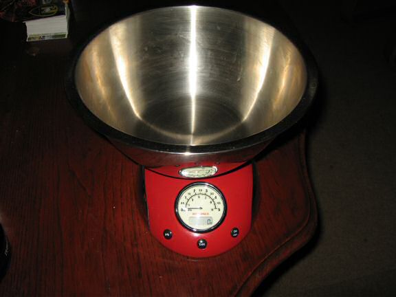 My awesome new kitchen scale with digitally controlled analogue readout as well as a full digital readout !