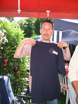 Eule with his HamsterTracker.com T-shirt.