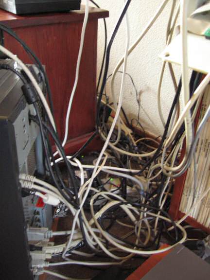 The wires of the HamsterTracker(tm) system a bit in a mess.