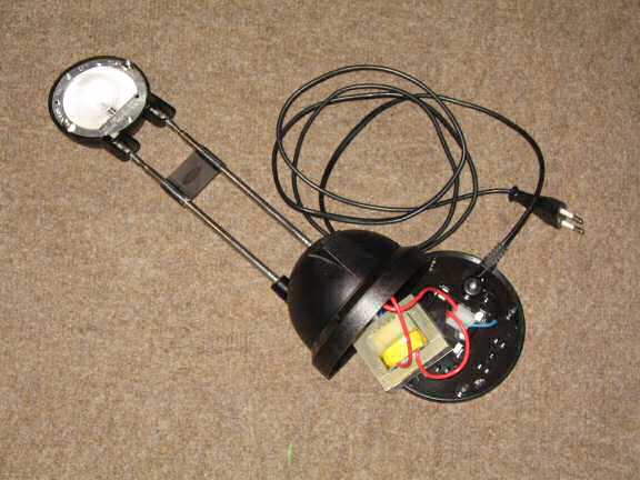 Picture of my defect halogen lamp all opened.