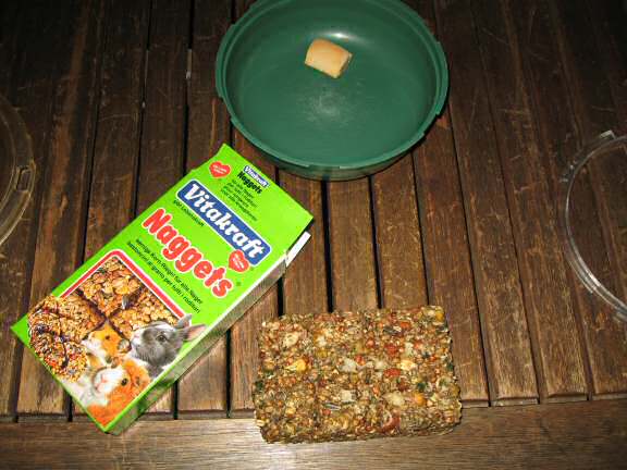 Introducing the new bedroom-clean-protocol; for my hamster Lucy.