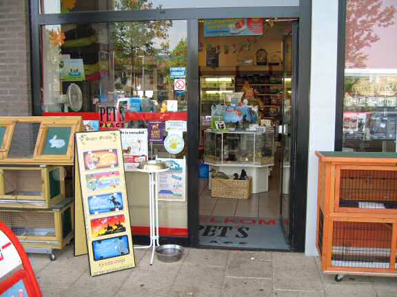 Another visit to the Hamster-Adoption center.