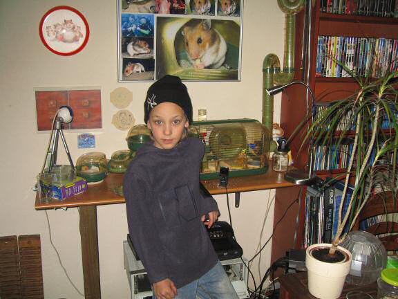 Mr. Jan visiting Lucy at HamsterTracker.