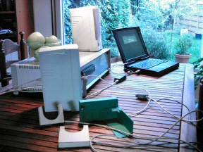 HamsterTracker(tm) in all its glory! (Note the [fake] green apples!)