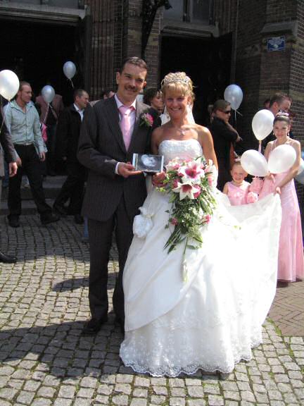Paul and Lisa, extreme HamsterTrackin' it on their weddin' 